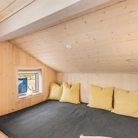 Tobbi - 1-1km To The Fjord By Interhome
